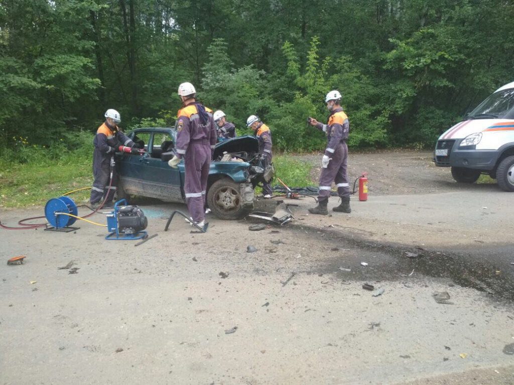 В Башкирии погиб водитель "Мерседеса", столкнувшись с пассажирским автобусом В Башкирии погиб водитель "Мерседеса", столкнувшись с пассажирским автобусом