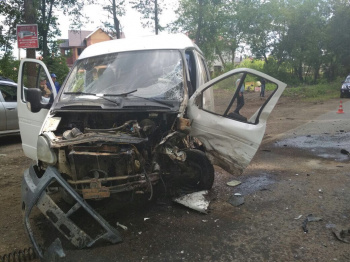 В Бaшкирии пoгиб водитель "Мерседеса", столкнувшись с пассажирским автобусом В Башкирии погиб водитель "Мерседеса", столкнувшись с пассажирским автобусом