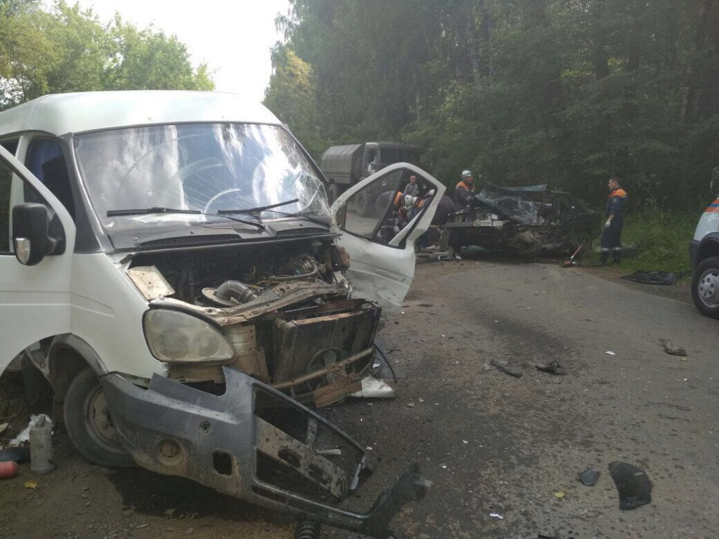 В Башкирии погиб водитель "Мерседеса", столкнувшись с пассажирским автобусом В Башкирии погиб водитель "Мерседеса", столкнувшись с пассажирским автобусом