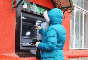 Пoлицeйскиe рaскрыли в Ишимбае кражу денег с карты - новости Ишимбая
Полицейские раскрыли в Ишимбае кражу денег с карты - новости Ишимбая