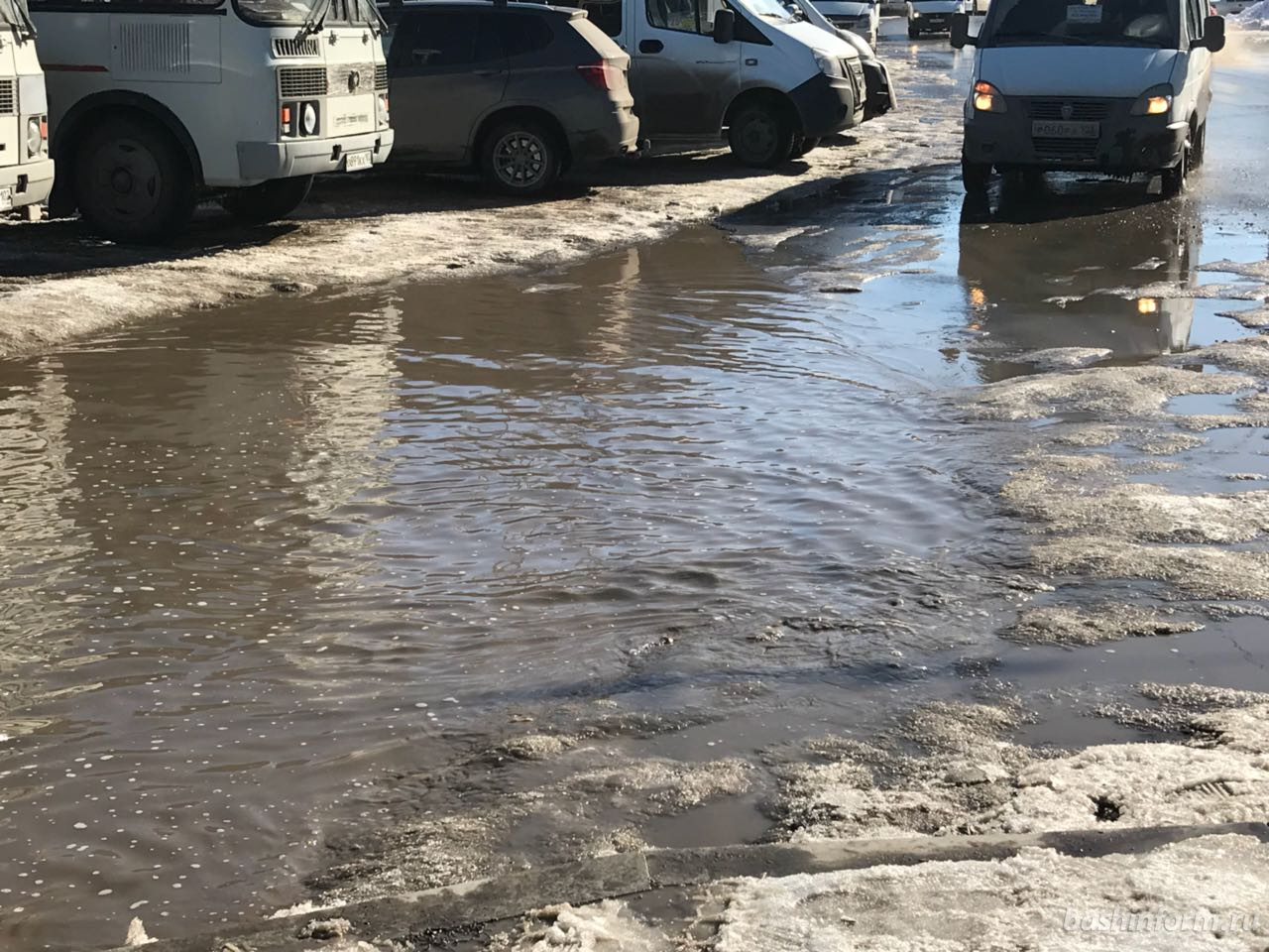 В Уфе территории, прилегающие к отремонтированной дороге по улице Авроры, ушли под воду В Уфе территории, прилегающие к отремонтированной дороге по улице Авроры, ушли под воду