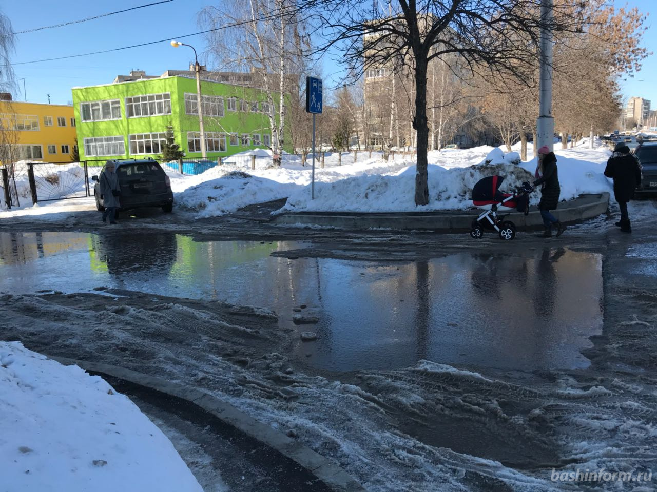 В Уфе территории, прилегающие к отремонтированной дороге по улице Авроры, ушли под воду В Уфе территории, прилегающие к отремонтированной дороге по улице Авроры, ушли под воду