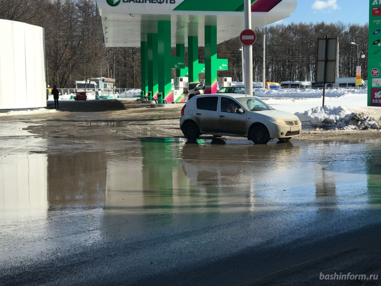В Уфе территории, прилегающие к отремонтированной дороге по улице Авроры, ушли под воду В Уфе территории, прилегающие к отремонтированной дороге по улице Авроры, ушли под воду