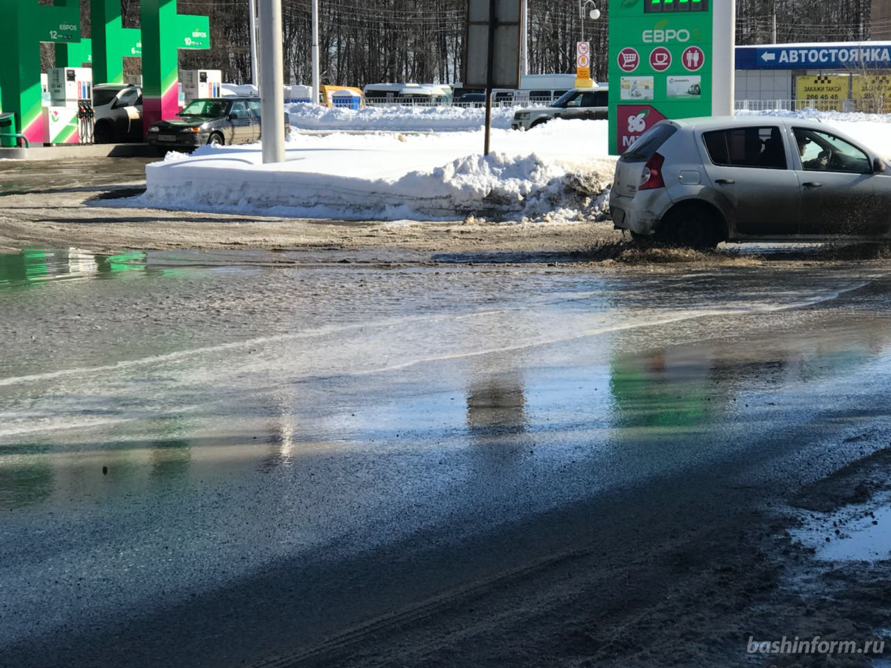 В Уфе территории, прилегающие к отремонтированной дороге по улице Авроры, ушли под воду В Уфе территории, прилегающие к отремонтированной дороге по улице Авроры, ушли под воду