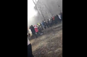 В Башкирии парень с ножом напал на школьников и поджег школу: есть пострадавшие - первое видео с места ЧП
В Башкирии парень с ножом напал на школьников и поджег школу: есть пострадавшие - первое видео с места ЧП