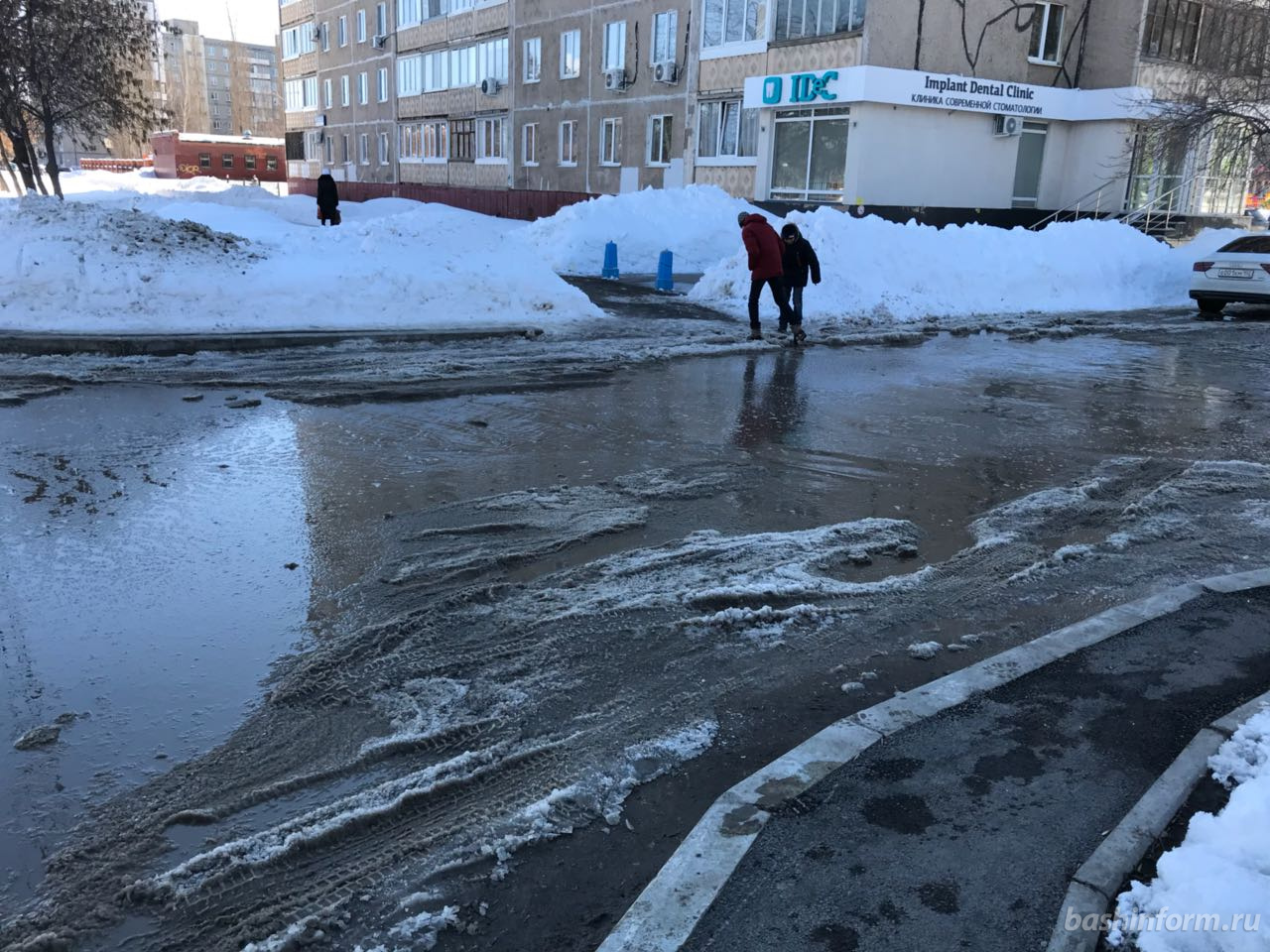В Уфе территории, прилегающие к отремонтированной дороге по улице Авроры, ушли под воду В Уфе территории, прилегающие к отремонтированной дороге по улице Авроры, ушли под воду