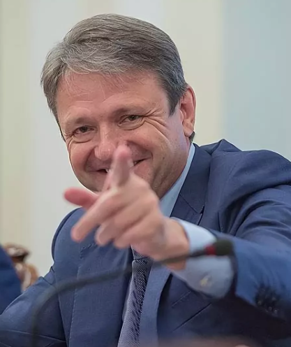 Бедный министр