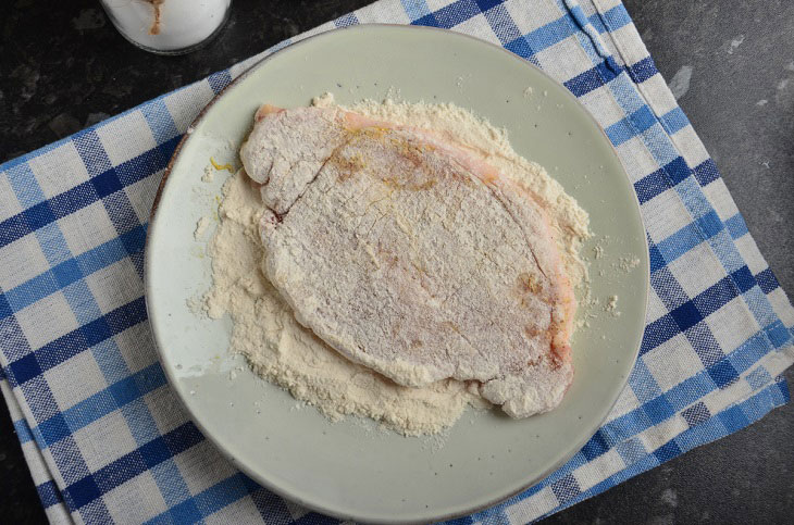 Шницель по-баварски — нежное мясо с хрустящей корочкой