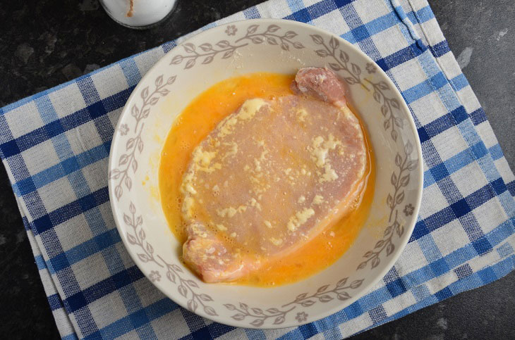 Шницель по-баварски — нежное мясо с хрустящей корочкой