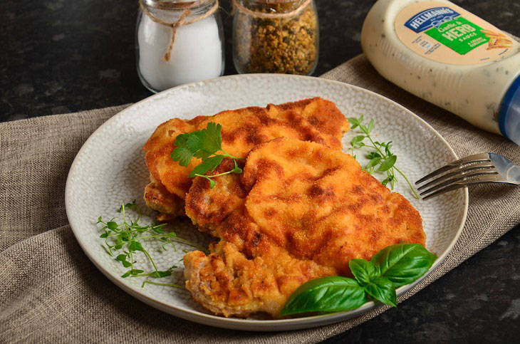 Шницель по-баварски — нежное мясо с хрустящей корочкой
