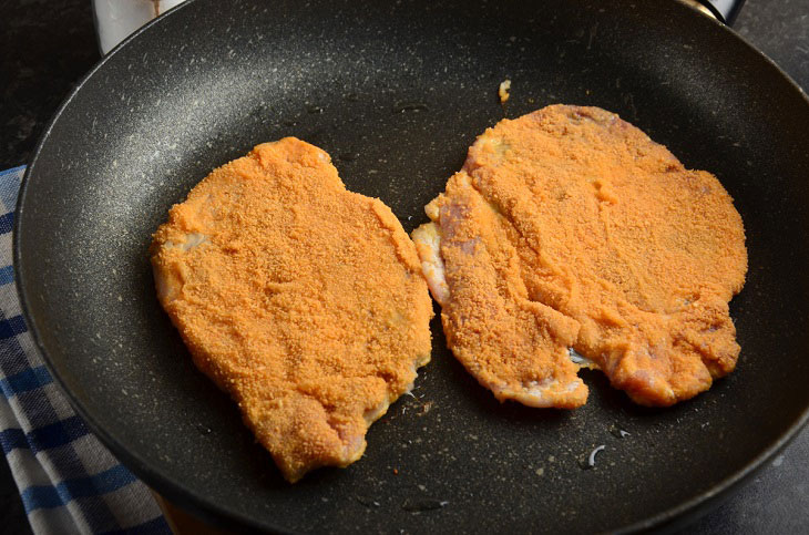 Шницель по-баварски — нежное мясо с хрустящей корочкой