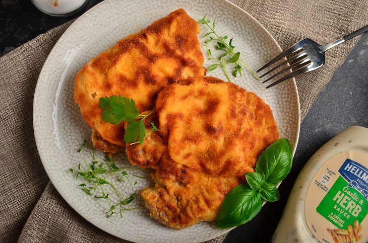 Шницель по-баварски — нежное мясо с хрустящей корочкой