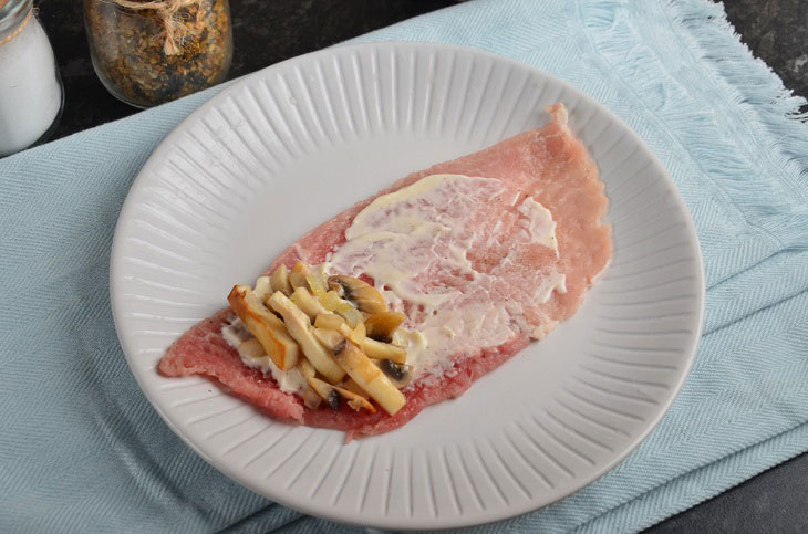 Крученики из свинины — мягкое и сочное мясное блюдо