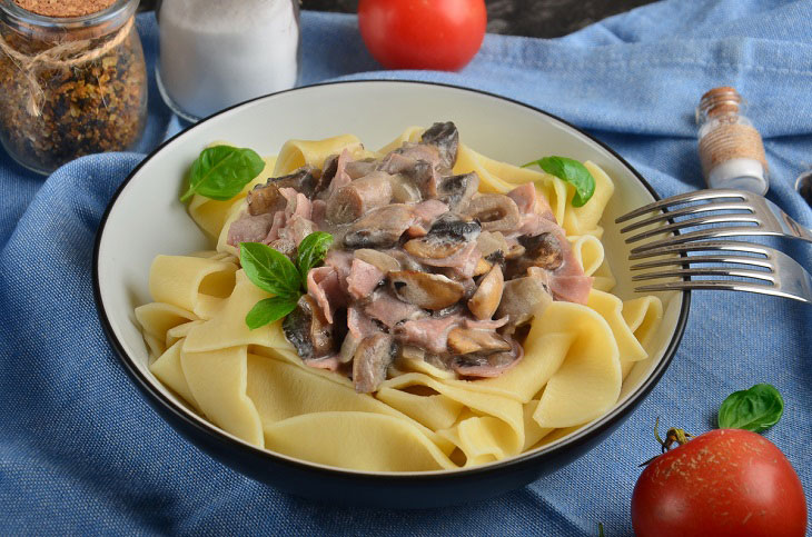 Фетучини с грибами и ветчиной — вкусное и простое блюдо