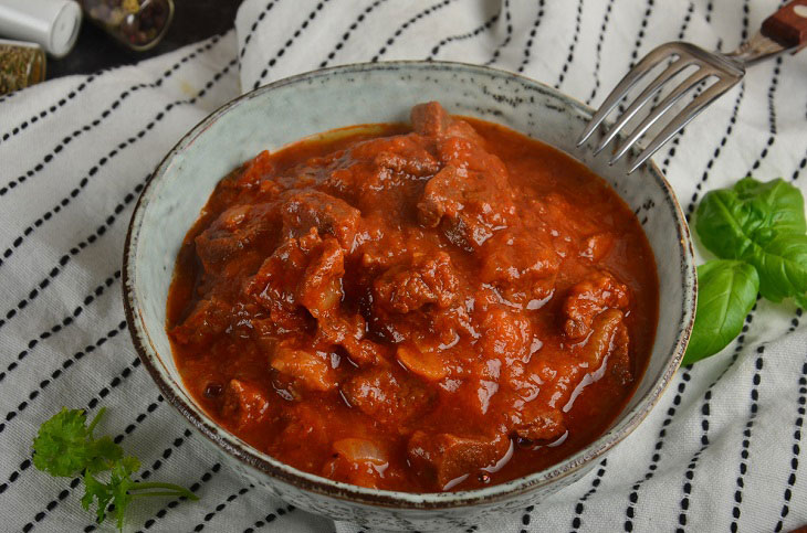 Венский гуляш из говядины — мягкое и нежное мясное блюдо