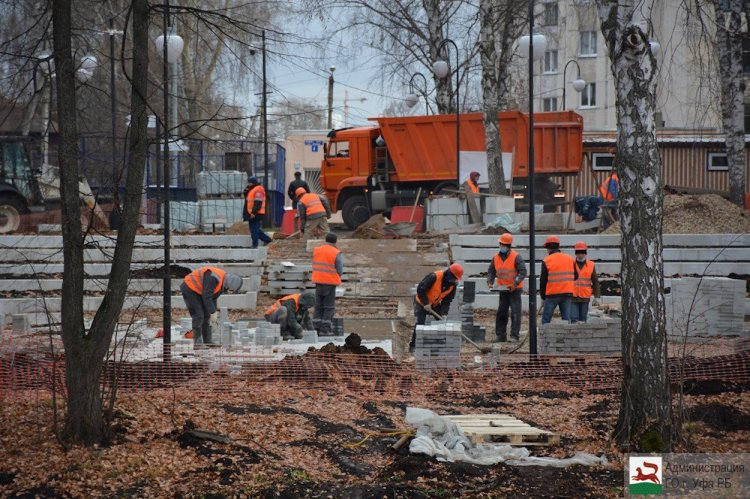 В уфимском парке «Волна» ведется благоустройство водоема и строительство амфитеатра В уфимском парке «Волна» ведется благоустройство водоема и строительство амфитеатра