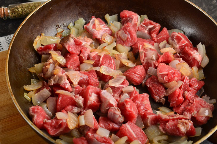 Венский гуляш из говядины — мягкое и нежное мясное блюдо