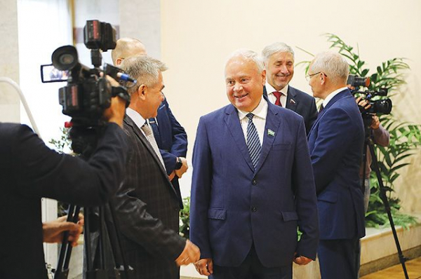 Константин Толкачёв призвал депутатов встречаться с населением вживую Константин Толкачёв призвал депутатов встречаться с населением вживую0