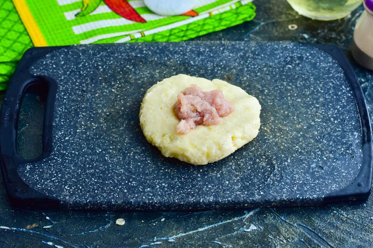 Картопляники с фаршем — простое и отменное по вкусу блюдо