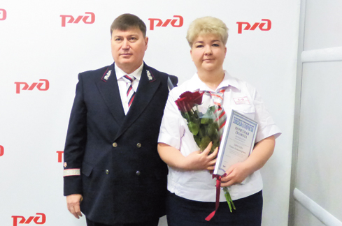 Железнодорожница из Стерлитамака предотвратила трагедию, которой могли закончиться опасные игры девочек-подростков на железной дороге P1090417-348_193kh.......-copy.jpg1