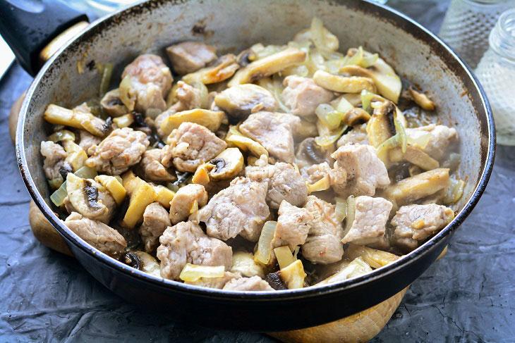 Мясо в горшочках «Купеческое» — необычайно нежное и сочное