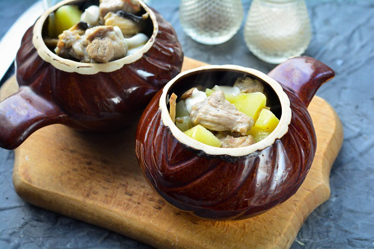 Мясо в горшочках «Купеческое» — необычайно нежное и сочное