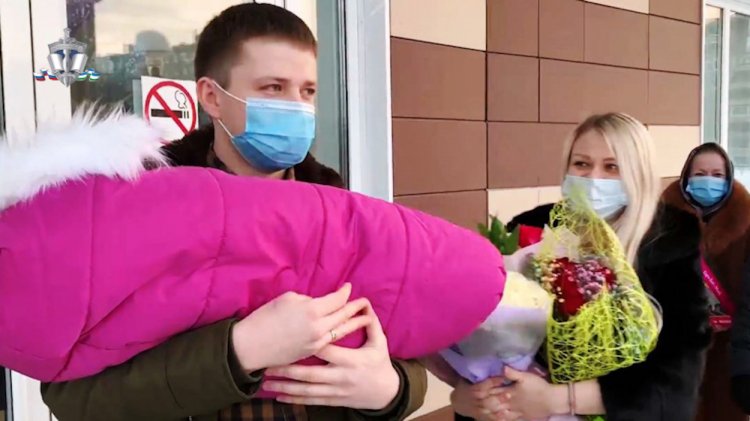 В Уфе женщина чуть не родила в автомобильной пробке. Ей помогли сотрудники ГИБДД В Уфе женщина чуть не родила в автомобильной пробке. Ей помогли сотрудники ГИБДД