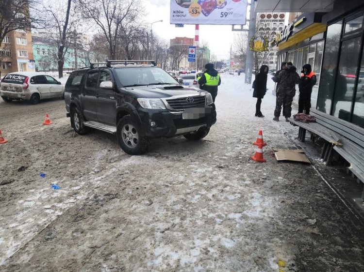 В Уфе автомобиль въехал в остановку и сбил 63-летнего пешехода В Уфе автомобиль въехал в остановку и сбил 63-летнего пешехода