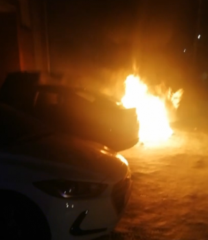 Видео: В Стерлитамаке горели две иномарки Видео: В Стерлитамаке горели две иномарки0