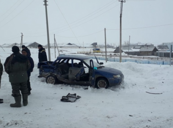 В Башкирии машина с пятью школьниками врезалась в грузовик, дети госпитализированы В Башкирии машина с пятью школьниками врезалась в грузовик, дети госпитализированы0