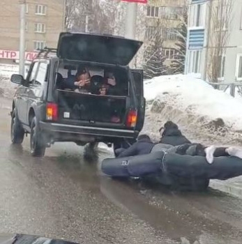 В полиции Стерлитамака рассказали, чем закончились покатушки на прицепленном к Ниве матрасе В полиции Стерлитамака рассказали, чем закончились покатушки на прицепленном к Ниве матрасе0
