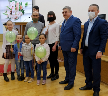 В Стерлитамаке 29 молодых семей получили сертификаты на улучшение жилищных условий В Стерлитамаке 29 молодых семей получили сертификаты на улучшение жилищных условий0