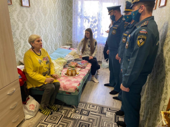 В Стерлитамаке сотрудники МЧС навестили спасенных из горящего дома новорожденных близнецов В Стерлитамаке сотрудники МЧС навестили спасенных из горящего дома новорожденных близнецов 0