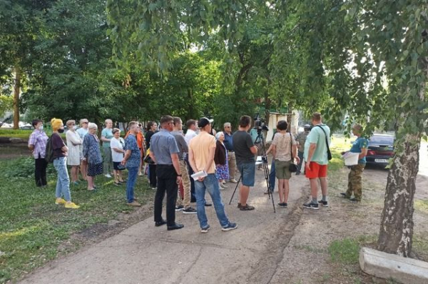 В мэрии Уфы пояснили, почему вырубили березы на улице Зорге В мэрии Уфы пояснили, почему вырубили березы на улице Зорге0