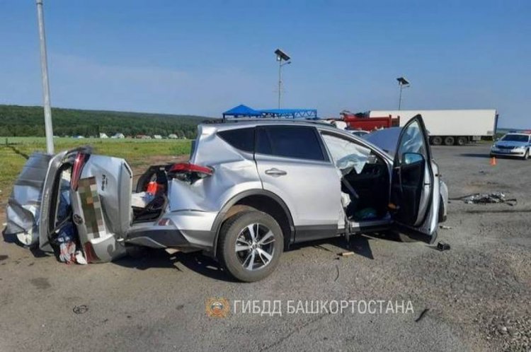 Ребенок и взрослый погибли в ДТП с грузовиком в Стерлитамакском районе Башкирии Ребенок и взрослый погибли в ДТП с грузовиком в Стерлитамакском районе Башкирии