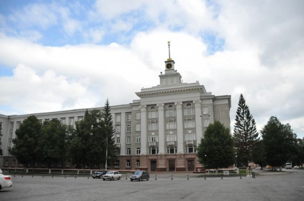 Хабиров сообщил, что на Советской площади в Уфе не будут вырубать липы Хабиров сообщил, что на Советской площади в Уфе не будут вырубать липы0