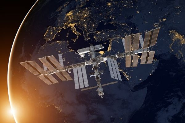 Российские космонавты на МКС перейдут на американскую часть из-за проблем с "Наукой" Российские космонавты на МКС перейдут на американскую часть из-за проблем с