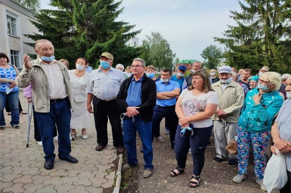 200 жителей села вышли на сход против реорганизации райбольницы в Башкирии 200 жителей села вышли на сход против реорганизации райбольницы в Башкирии0