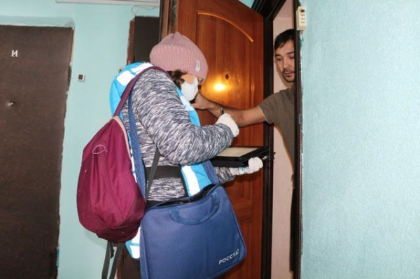 «Доставка ковида на дом?» Как в Башкирии проходит перепись населения Переписчик не должен входить в квартиру, если вы его не приглашаете.