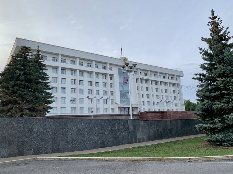 Двадцати лучшим работникам сельского хозяйства Башкирии вручены ключи от автомобилей Двадцати лучшим работникам сельского хозяйства Башкирии вручены ключи от автомобилей