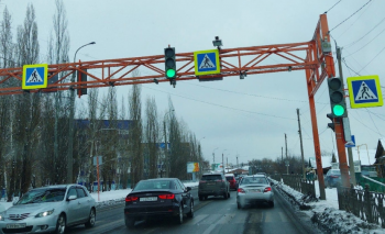 В Стерлитамаке на пешеходном переходе на Черноморской заработал новый светофор В Стерлитамаке на пешеходном переходе на Черноморской заработал новый светофор0