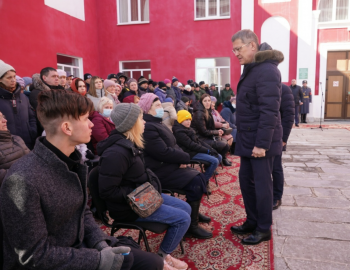 В Стерлитамаке простились с погибшим на Украине военнослужащим В Стерлитамаке простились с погибшим на Украине военнослужащим0