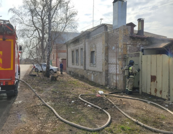 В Стерлитамаке при пожаре в частном доме погибла женщина В Стерлитамаке при пожаре в частном доме погибла женщина0