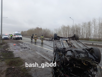 В Стерлитамакском районе после опрокидывания автомобиля водителя госпитализировали В Стерлитамакском районе после опрокидывания автомобиля водителя госпитализировали0