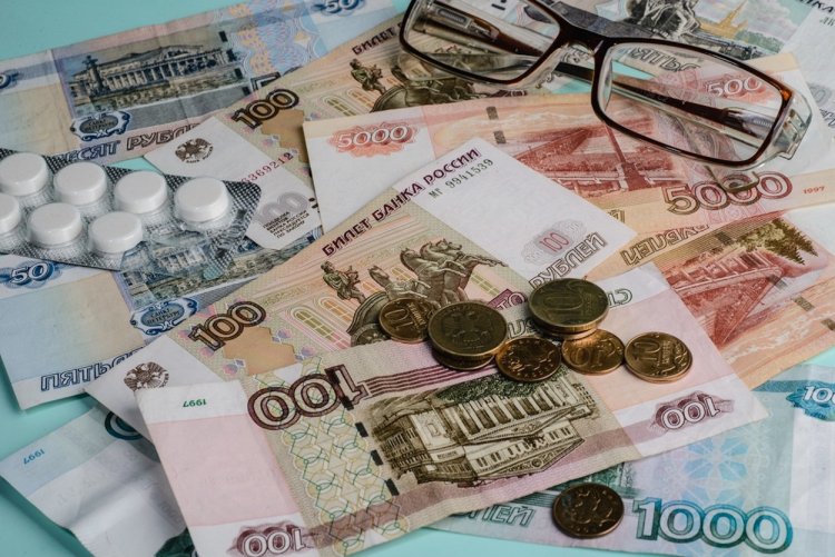 Росстат: треть жителей РФ оказалась зависимой от денежных выплат государства Росстат: треть жителей РФ оказалась зависимой от денежных выплат государства