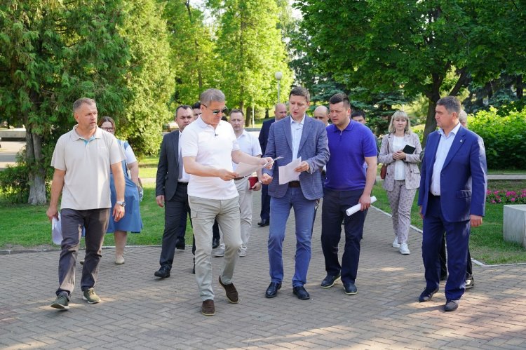 Парк у Белого дома в Уфе решили обновить Парк у Белого дома в Уфе решили обновить
