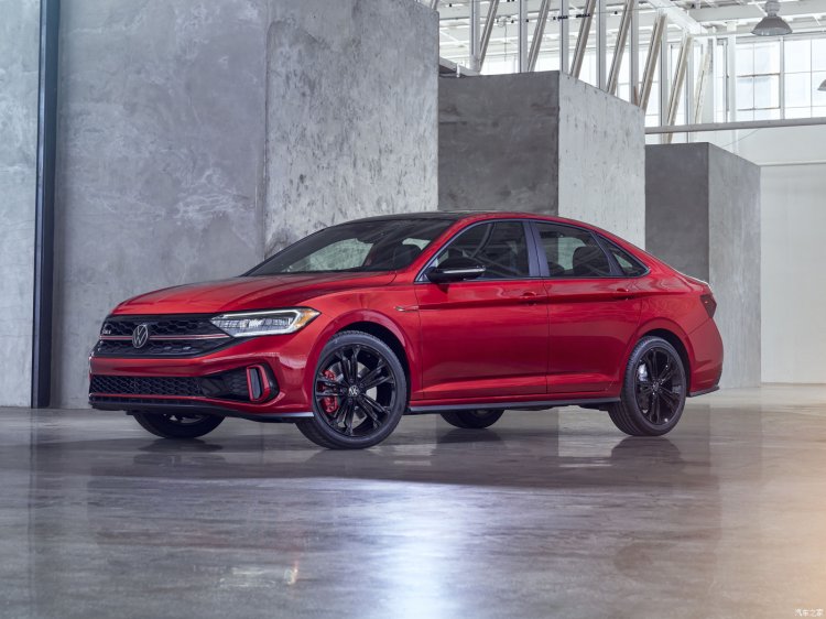 В России стартовали продажи седана Jetta VA3 с классическим автоматом за 2 млн рублей В России стартовали продажи седана Jetta VA3 с классическим автоматом за 2 млн рублей