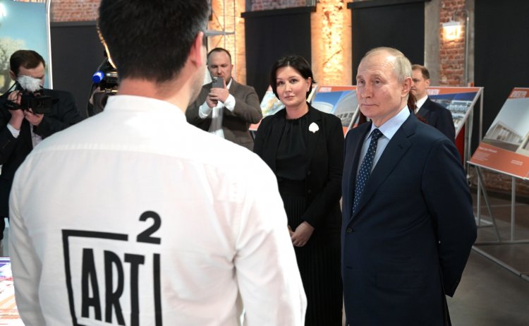 Уфимский «Арт-квадрат» презентовали президенту России Владимиру Путину Уфимский «Арт-квадрат» презентовали президенту России Владимиру Путину