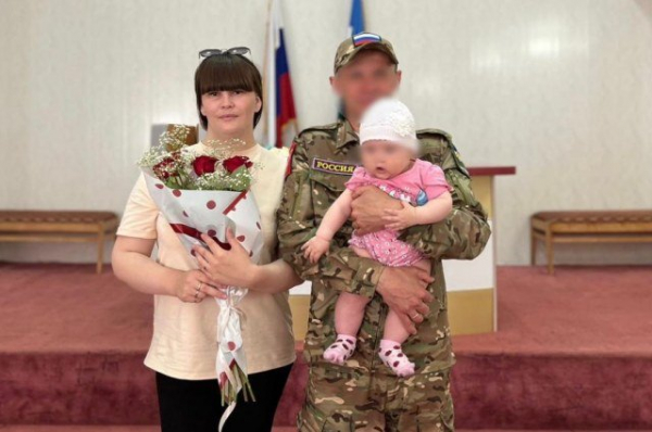 Мобилизованный из Башкирии приехал в отпуск и впервые встретился с дочкой Мобилизованный из Башкирии приехал в отпуск и впервые встретился с дочкой0