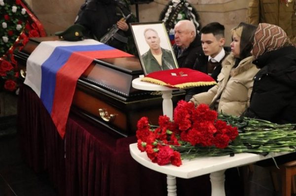 В театре «Нур» в Уфе простились с бойцом, погибшим в ходе СВО В театре «Нур» в Уфе простились с бойцом, погибшим в ходе СВО0
